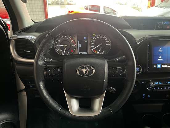 TOYOTA-HILUX-2.8 D-4D TURBO DIESEL CD SRV 4X4 AUTOMÁTICO TOYOTA-HILUX-2023