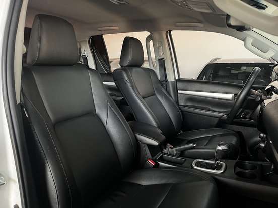 TOYOTA-HILUX-2.8 D-4D TURBO DIESEL CD SRV 4X4 AUTOMÁTICO TOYOTA-HILUX-2023