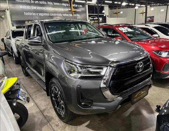 TOYOTA HILUX 2.8 D-4D TURBO DIESEL CD SRV 4X4 AUTOMÁTICO