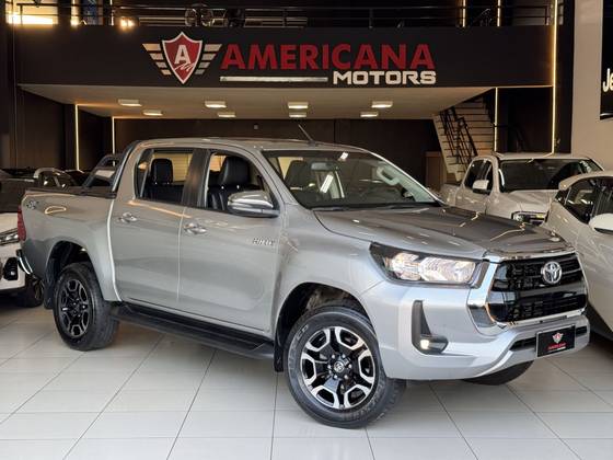 TOYOTA HILUX 2.8 D-4D TURBO DIESEL CD SRV 4X4 AUTOMÁTICO