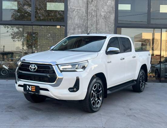 TOYOTA HILUX 2.8 D-4D TURBO DIESEL CD SRV 4X4 AUTOMÁTICO