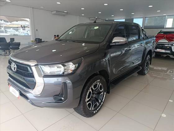 TOYOTA HILUX 2.8 D-4D TURBO DIESEL CD SRV 4X4 AUTOMÁTICO