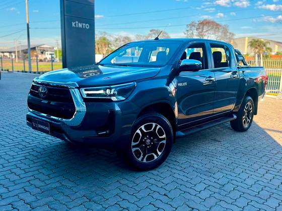 TOYOTA HILUX 2.8 D-4D TURBO DIESEL CD SRX 4X4 AUTOMÁTICO