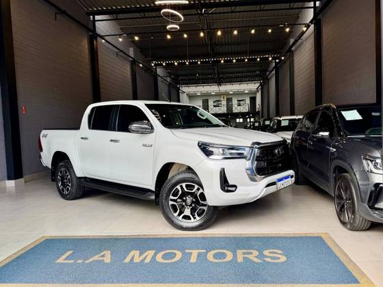 TOYOTA HILUX 2.8 D-4D TURBO DIESEL CD SRX 4X4 AUTOMÁTICO