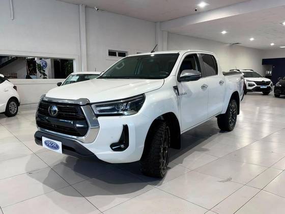 TOYOTA HILUX 2.8 D-4D TURBO DIESEL CD SRX 4X4 AUTOMÁTICO
