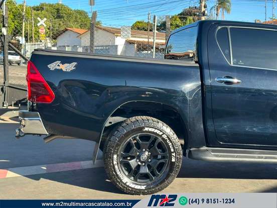 TOYOTA-HILUX-2022