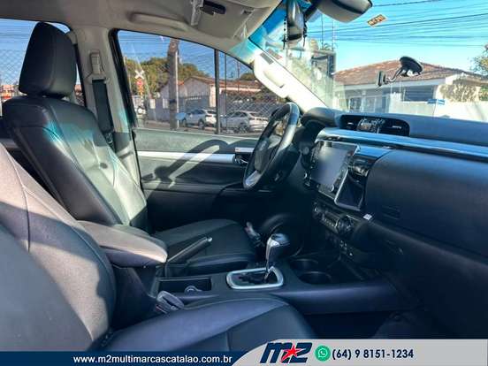 TOYOTA-HILUX-2022