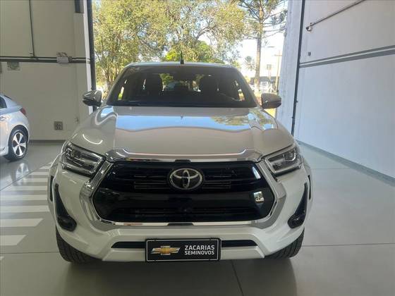 TOYOTA HILUX 2.8 D-4D TURBO DIESEL CD SRX 4X4 AUTOMÁTICO