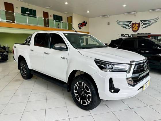 TOYOTA HILUX 2.8 D-4D TURBO DIESEL CD SRX 4X4 AUTOMÁTICO