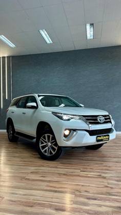 TOYOTA HILUX 2.8 SRX 4X4 CD 16V DIESEL 4P AUTOMÁTICO