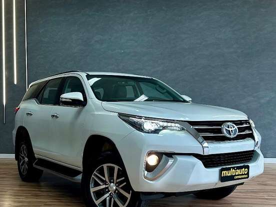 TOYOTA-HILUX-2.8 SRX 4X4 CD 16V DIESEL 4P AUTOMÁTICO TOYOTA-HILUX-2016
