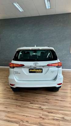 TOYOTA-HILUX-2016