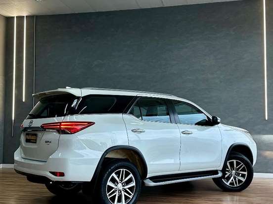 TOYOTA-HILUX-2.8 SRX 4X4 CD 16V DIESEL 4P AUTOMÁTICO TOYOTA-HILUX-2016