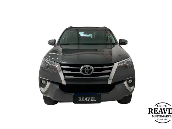 TOYOTA-HILUX SW4-2.8 SRX 4X4 7 LUGARES 16V TURBO INTERCOOLER DIESEL 4P AUTOMÁTICO TOYOTA-HILUX SW4-2019