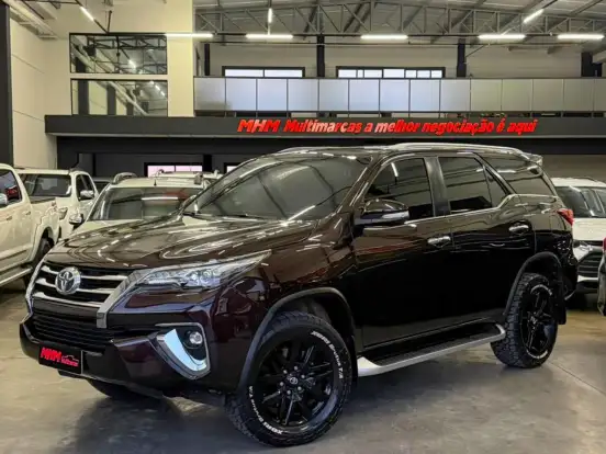 TOYOTA-HILUX SW4-2.8 SRX 4X4 7 LUGARES 16V TURBO INTERCOOLER DIESEL 4P AUTOMÁTICO TOYOTA-HILUX SW4-2018