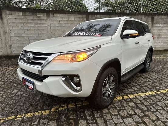 TOYOTA-HILUX SW4-2019