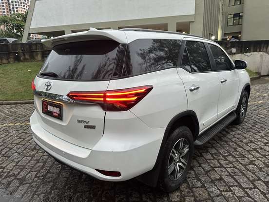 TOYOTA-HILUX SW4-2.7 SRV 7 LUGARES 4X2 16V FLEX 4P AUTOMÁTICO TOYOTA-HILUX SW4-2019