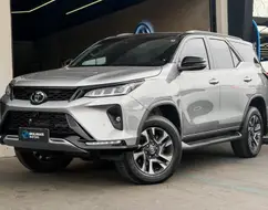 TOYOTA HILUX SW4 2.8 D-4D TURBO DIESEL DIAMOND 7L 4X4 AUTOMÁTICO TOYOTA HILUX SW4 2.8 D-4D TURBO DIESEL DIAMOND 7L 4X4 AUTOMÁTICO