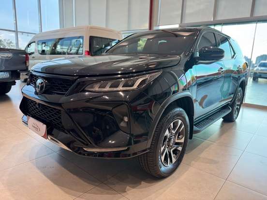 TOYOTA-HILUX SW4-2024