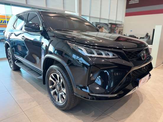 TOYOTA-HILUX SW4-2024