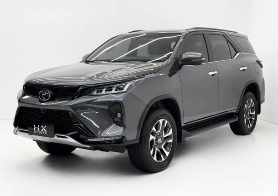 TOYOTA HILUX SW4 2.8 D-4D TURBO DIESEL DIAMOND 7L 4X4 AUTOMÁTICO