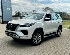 TOYOTA HILUX SW4 2.8 D-4D TURBO DIESEL SRX 4X4 AUTOMÁTICO TOYOTA HILUX SW4 2.8 D-4D TURBO DIESEL SRX 4X4 AUTOMÁTICO