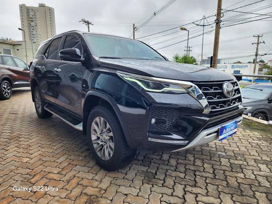 TOYOTA HILUX SW4 2.8 D-4D TURBO DIESEL SRX 7L 4X4 AUTOMÁTICO