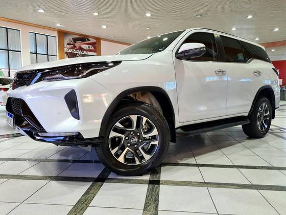 TOYOTA HILUX SW4 2.8 D-4D TURBO DIESEL SRX PLATINUM 7L 4X4 AUTOMÁTICO
