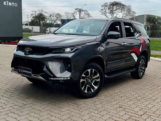 TOYOTA-HILUX SW4-2025