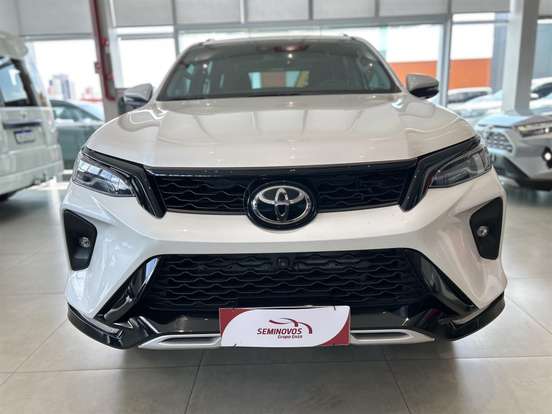 TOYOTA-HILUX SW4-2025
