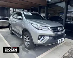 TOYOTA HILUX SW4 2.8 SRX 4X4 7 LUGARES 16V TURBO INTERCOOLER DIESEL 4P AUTOMÁTICO TOYOTA HILUX SW4 2.8 SRX 4X4 7 LUGARES 16V TURBO INTERCOOLER DIESEL 4P AUTOMÁTICO