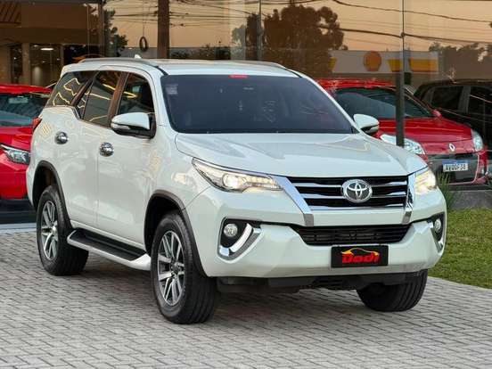 TOYOTA-HILUX SW4-2016