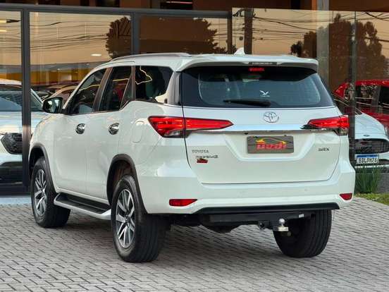 TOYOTA-HILUX SW4-2016
