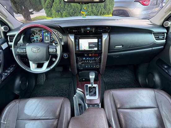 TOYOTA-HILUX SW4-2016