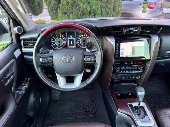 TOYOTA-HILUX SW4-2016