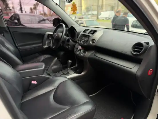 TOYOTA-RAV4-2011