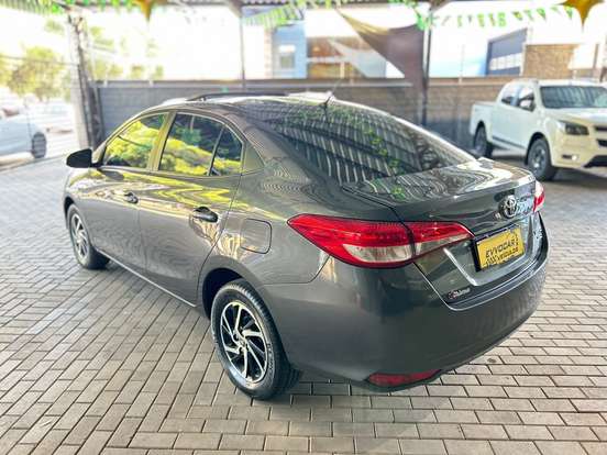 TOYOTA-YARIS-2024