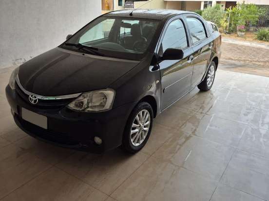 TOYOTA-ETIOS-1.5 XLS SEDAN 16V FLEX 4P MANUAL TOYOTA-ETIOS-2013