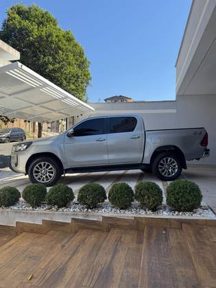 TOYOTA HILUX 2.8 D-4D TURBO DIESEL CD SRV 4X4 AUTOMÁTICO