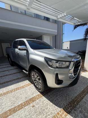 TOYOTA-HILUX-2021