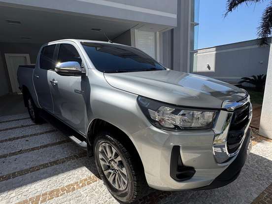 TOYOTA-HILUX-2.8 D-4D TURBO DIESEL CD SRV 4X4 AUTOMÁTICO TOYOTA-HILUX-2021