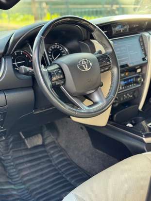 TOYOTA-HILUX SW4-2022