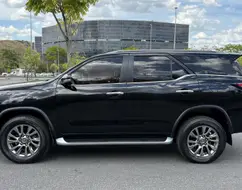 TOYOTA HILUX SW4 2.8 D-4D TURBO DIESEL SRX 4X4 AUTOMÁTICO TOYOTA HILUX SW4 2.8 D-4D TURBO DIESEL SRX 4X4 AUTOMÁTICO
