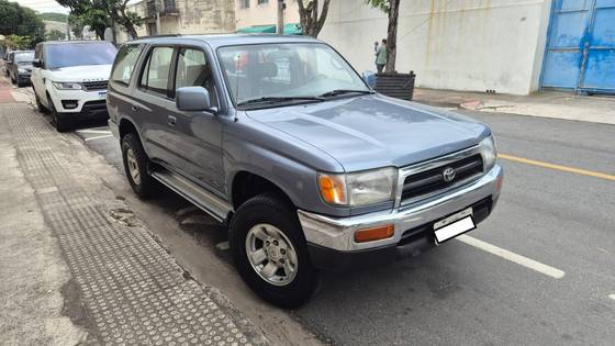 TOYOTA HILUX SW4 3.0 4X4 8V TURBO DIESEL 4P MANUAL