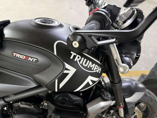 TRIUMPH-TRIDENT 660-2023