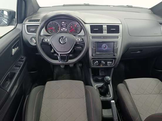 VOLKSWAGEN-FOX-2021