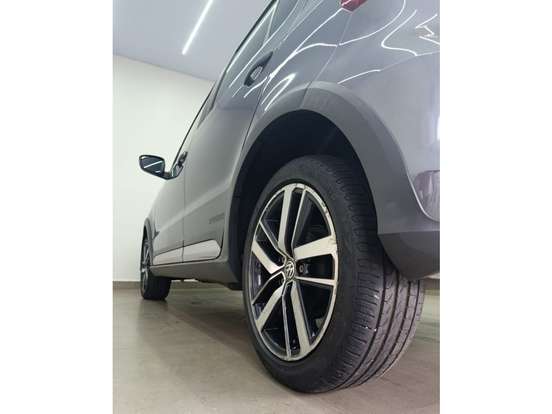 VOLKSWAGEN-FOX-2021