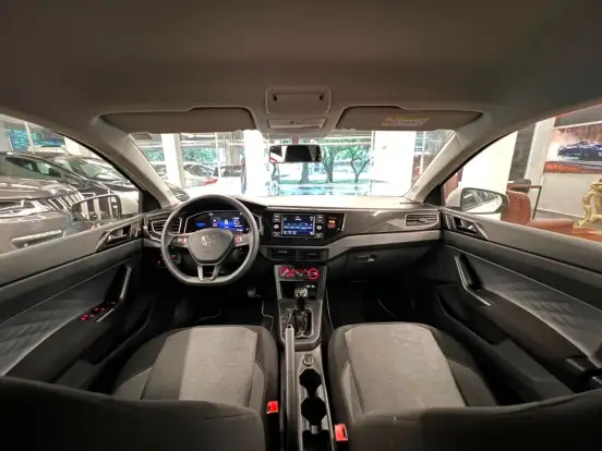 VOLKSWAGEN-POLO-2023