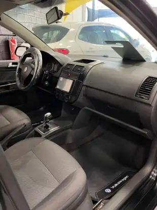 VOLKSWAGEN-POLO SEDAN-2011