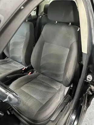 VOLKSWAGEN-POLO SEDAN-2011